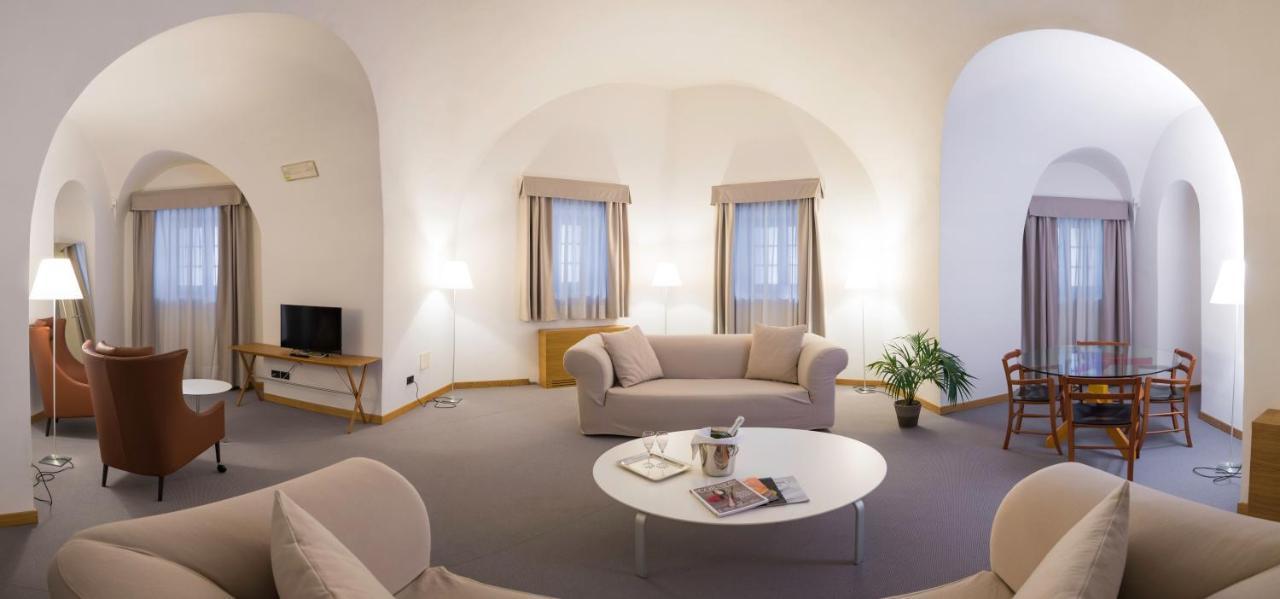 Hotel Cavour Et Des Officiers Bard Exterior foto